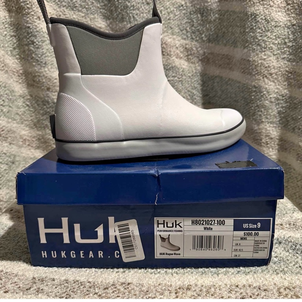 Huk Men's White and Gray Waterproof Boots